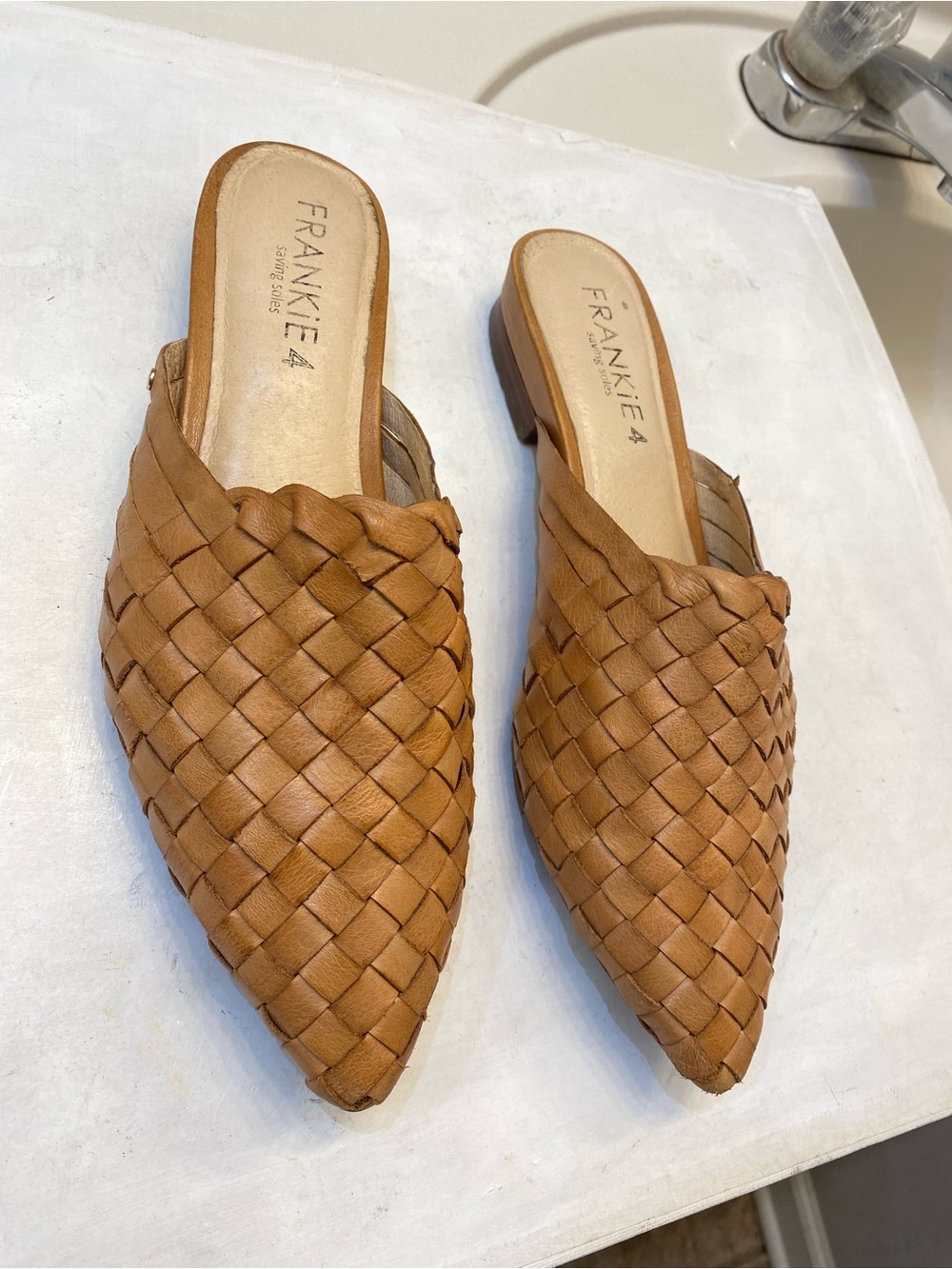 Frankie4 Wallace Woven mules size 9.5 good condition great bottom clean interio.